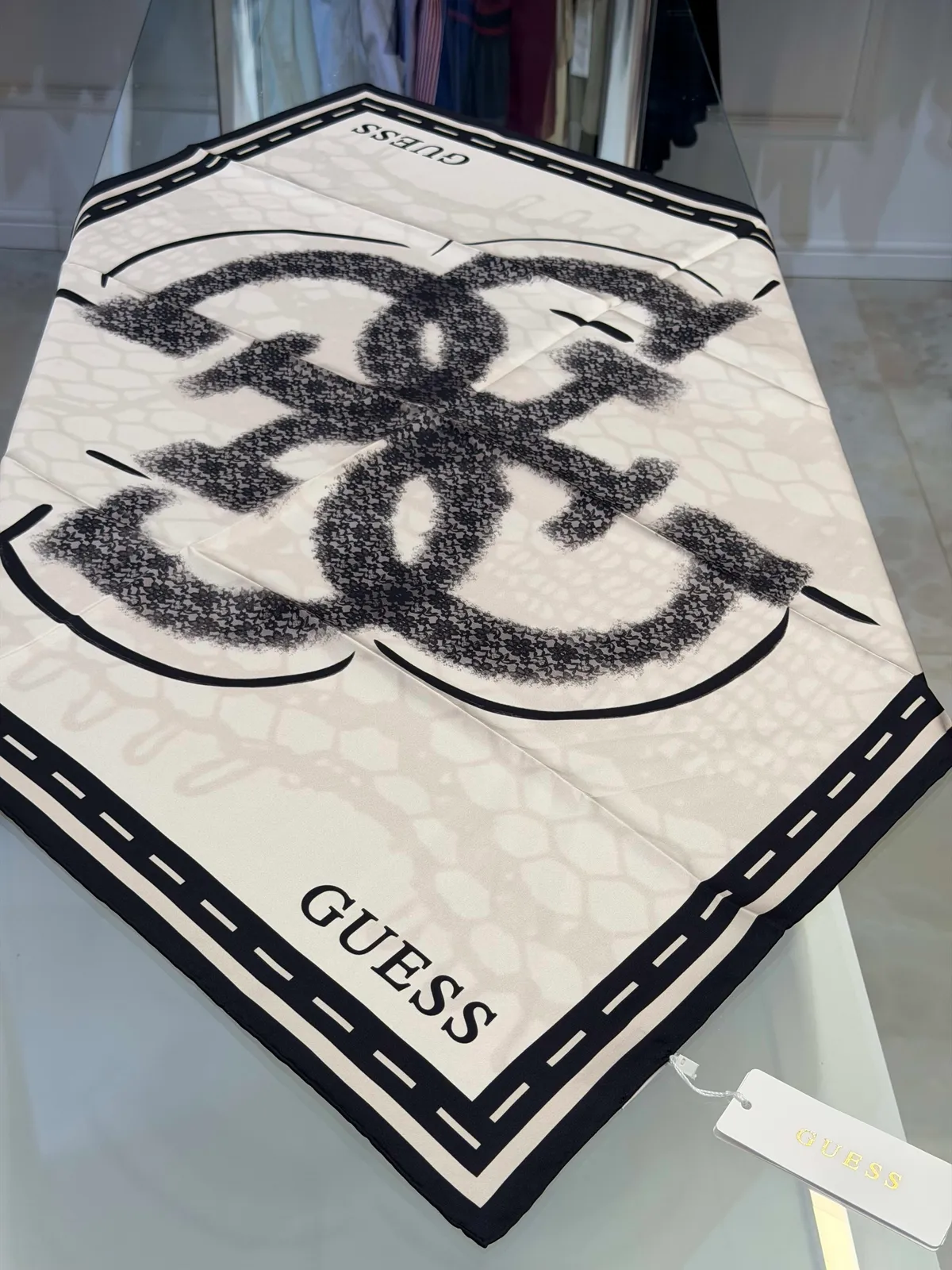 LACE FRAME PATTERN 