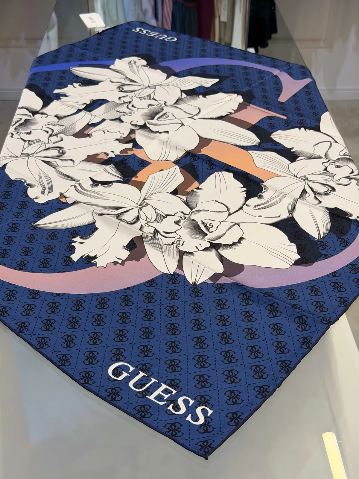 GUESS EŞARP