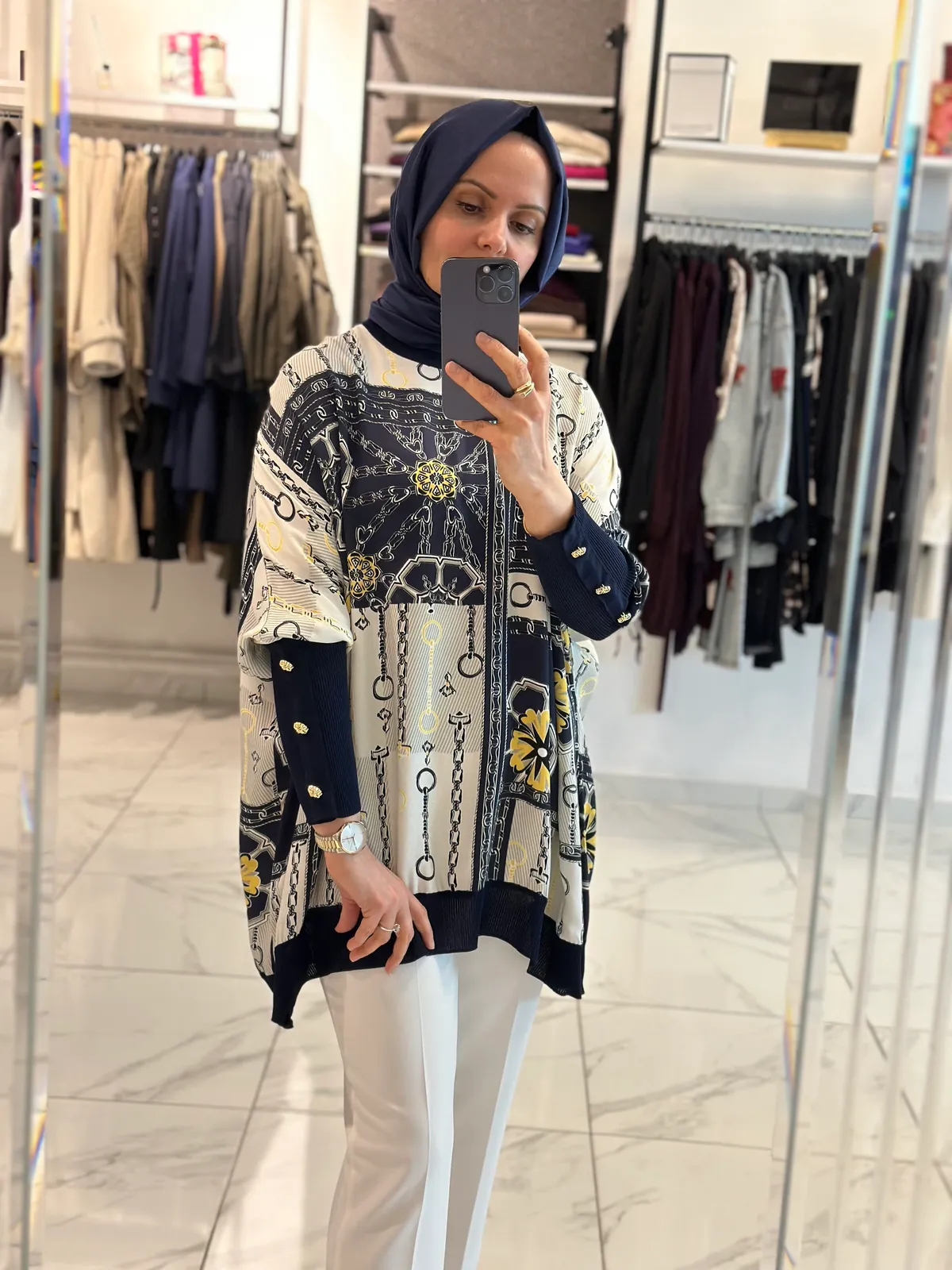 Ghisa Tunik