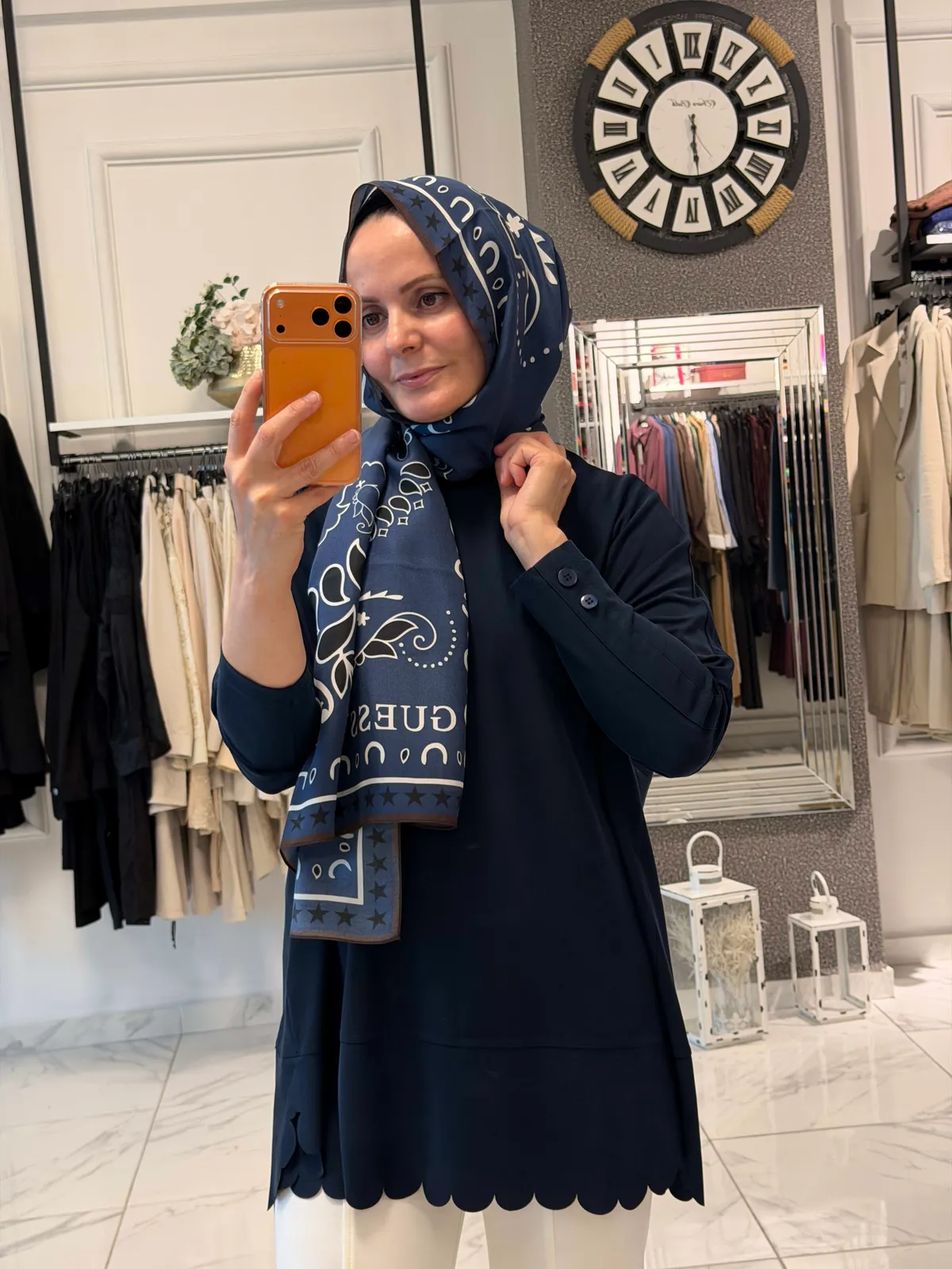 GUESS İKONİK PATTERN ŞAL