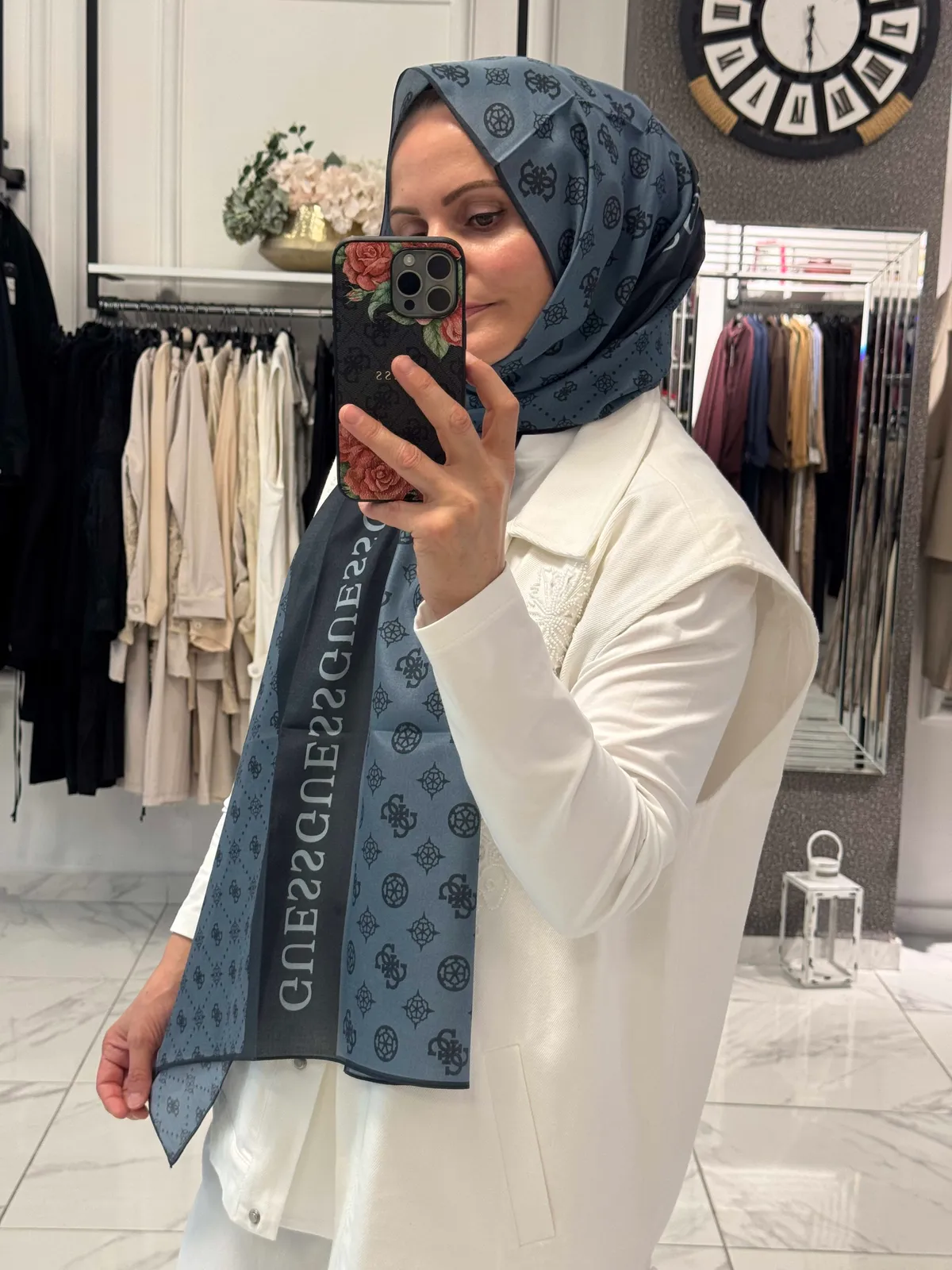 GUESS ŞAL